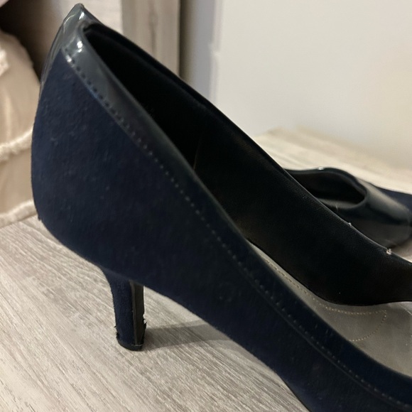Comfort Plus by Predictions Women's Navy Heels - Picture 5 of 7